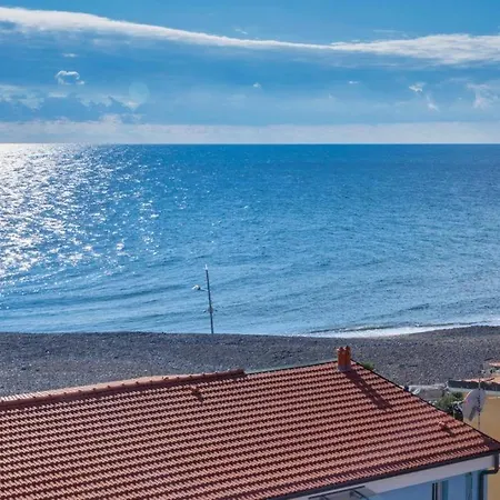 Riva Al Mare Apartment